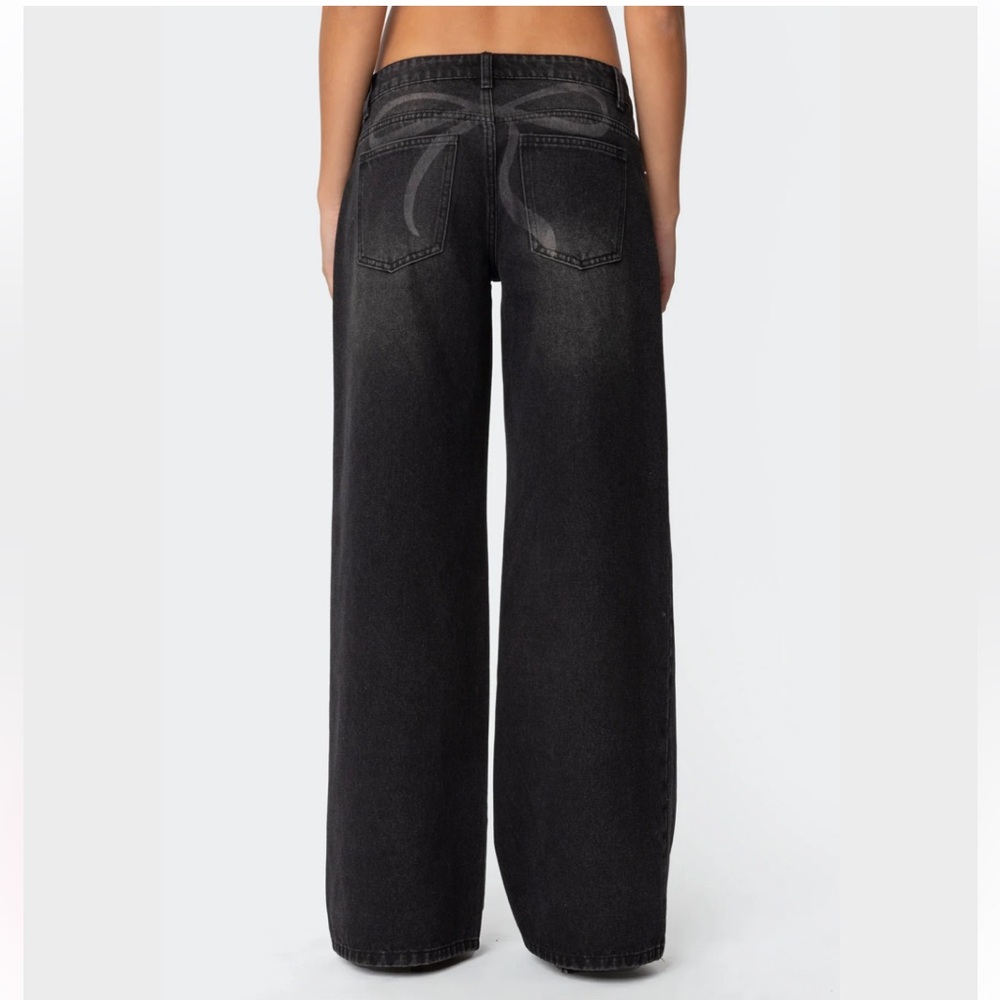 Edikted Vyxen Vintage Washed Low Rise Jeans in Black Washed